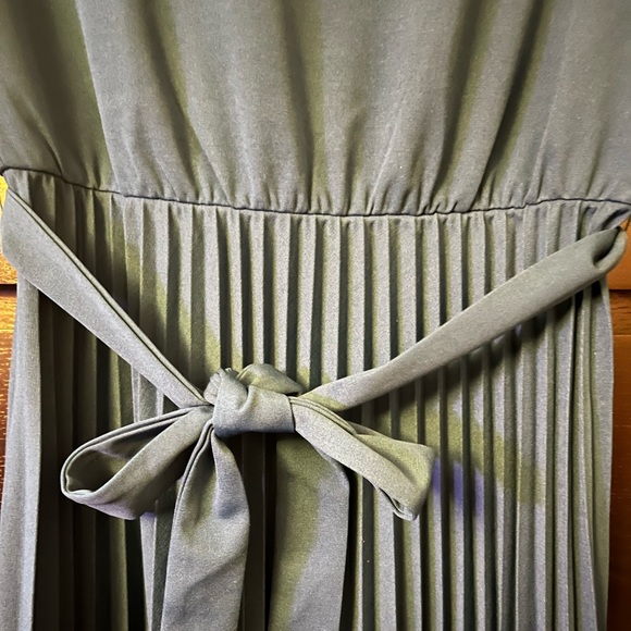 Teal pleated midi dress - Picture 3 of 5